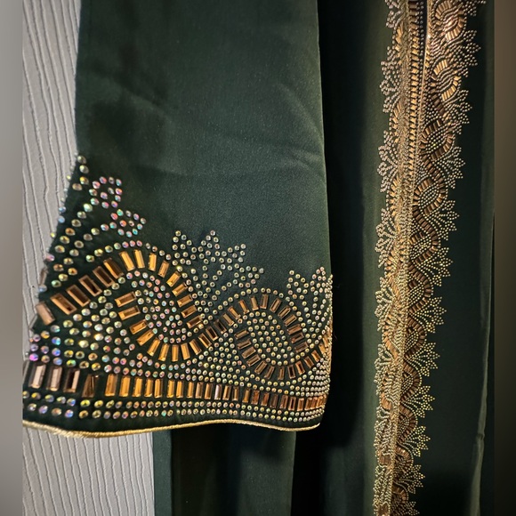 Like new Kaftan with matching Hijab head wrap - Picture 7 of 7